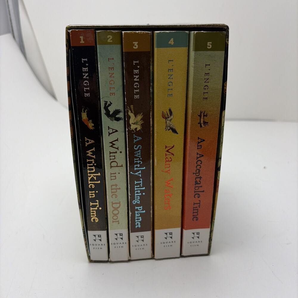 The Wrinkle in Time Boxed Set Madeline L’Engle 5 Books.